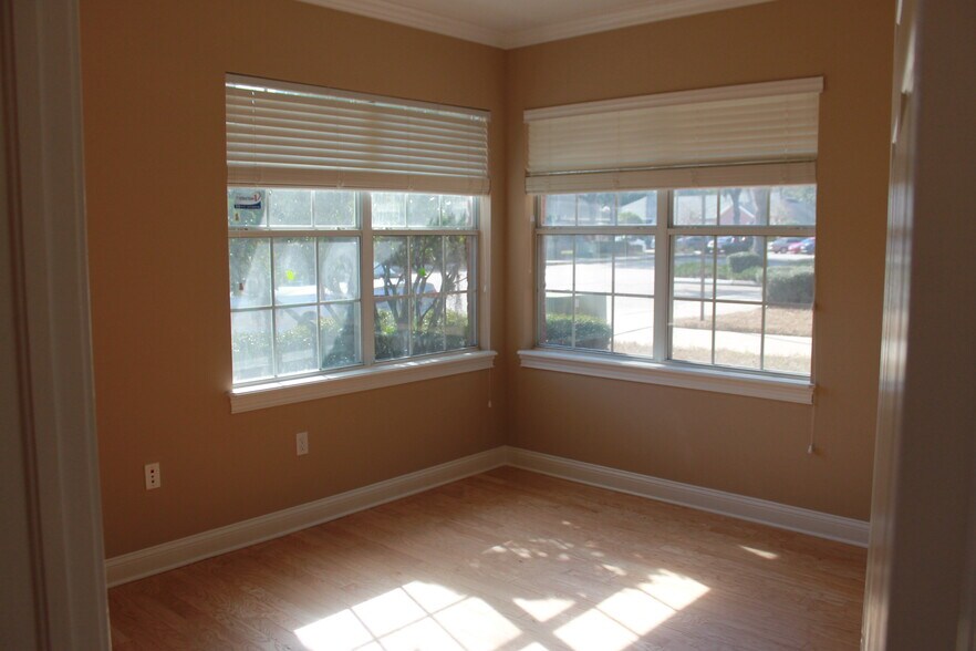 More Photos Of 6817 Southpoint Pky, Jacksonville Office For Sale