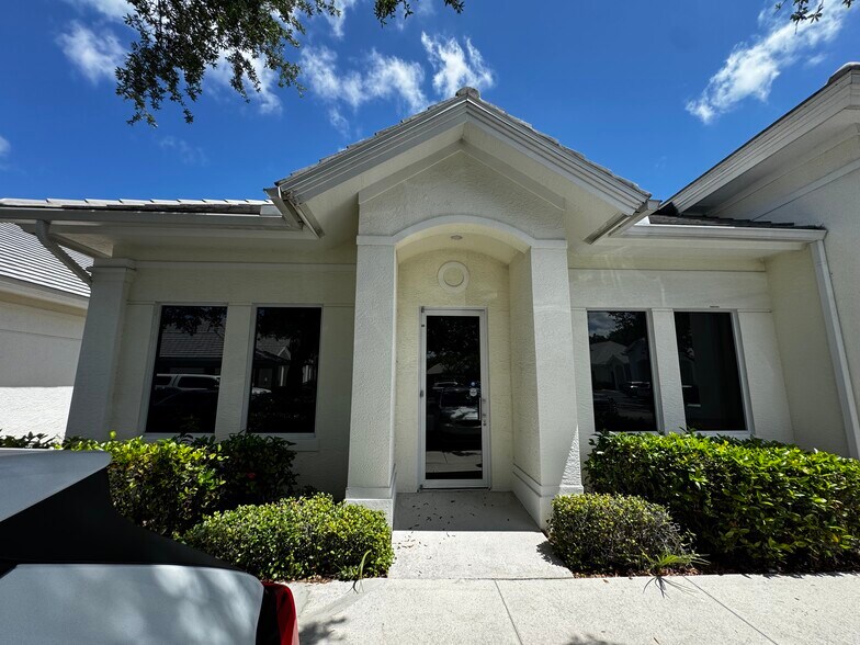 More Photos Of 3447 Pine Ridge Rd, Naples Medical For Lease