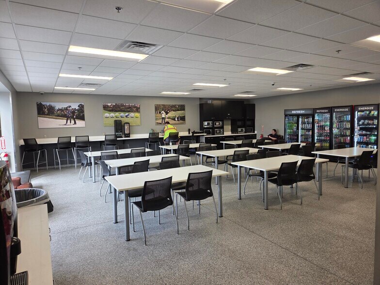 More Photos Of 4400 Garrison Ave, Evansville Manufacturing For Lease