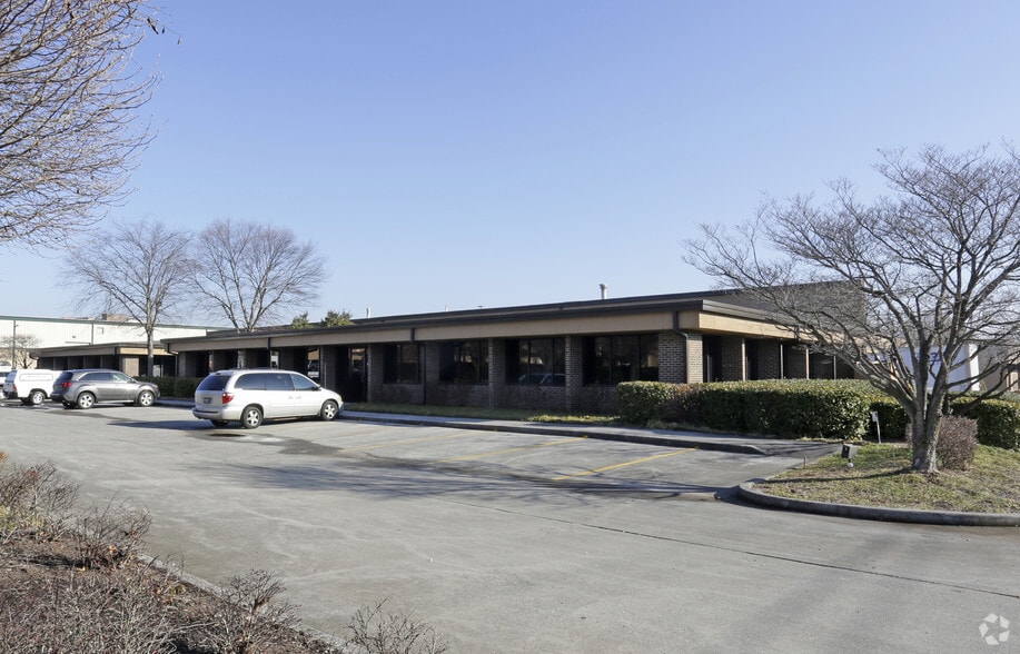 Primary Photo Of 128-138 Sherlake Ln, Knoxville Warehouse For Lease