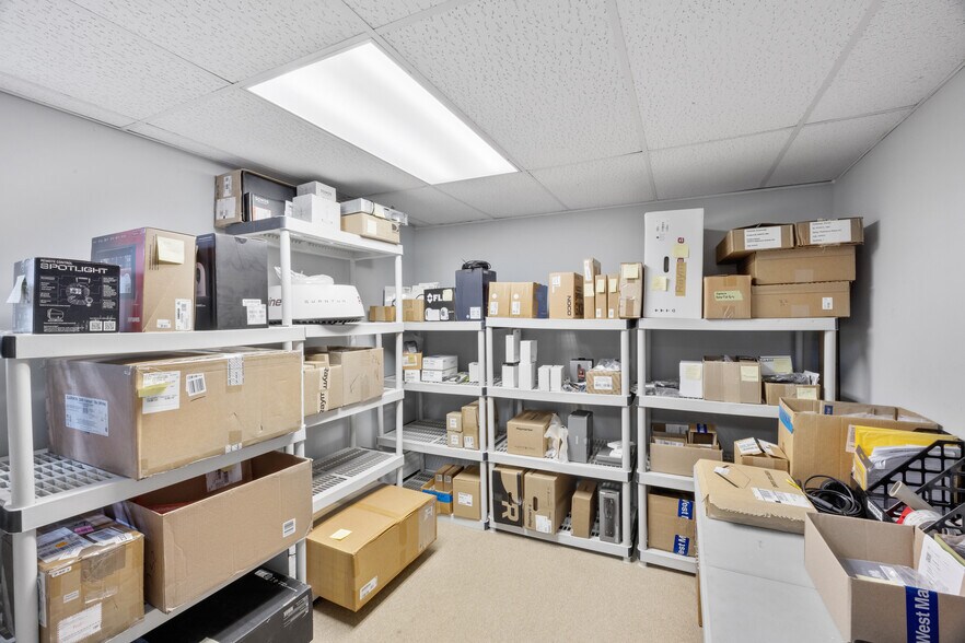 More Photos Of 296 N Main St, Sayville Industrial For Sale