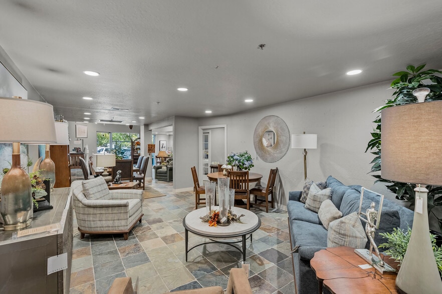 More Photos Of 850 E Patriot Blvd, Reno Showroom For Sale