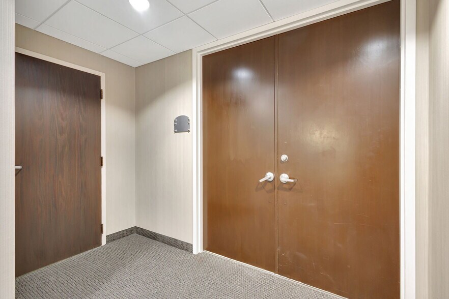 More Photos Of 1645 Palm Beach Lakes Blvd, West Palm Beach Office For Lease