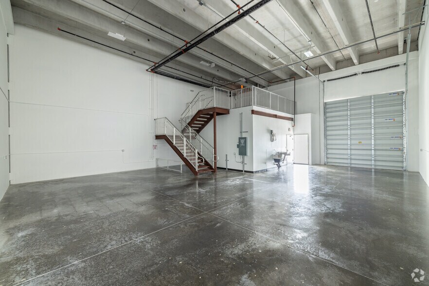 More Photos Of 6175 NW 102nd Ave, Doral Showroom For Lease