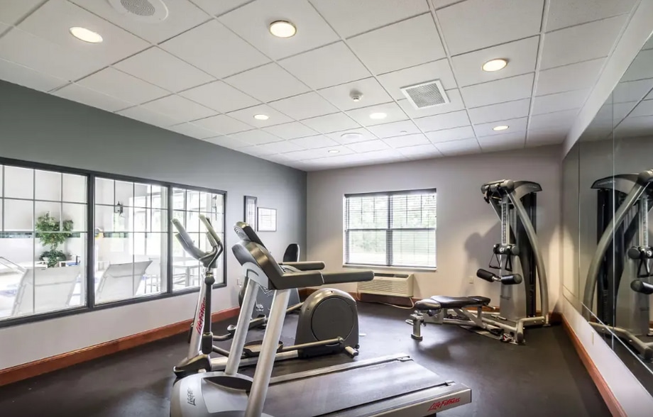 More Photos Of 121 Merwin Way, Fond Du Lac Hotel For Sale