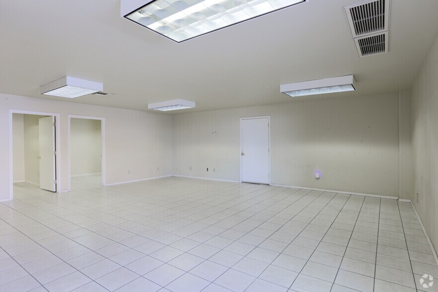 More Photos Of 529 E Juanita Ave, Mesa Warehouse For Sale