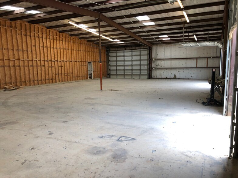 More Photos Of 124 Industrial Dr, Boerne Service For Lease