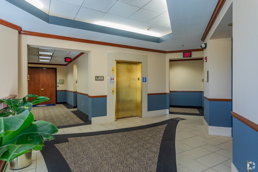 More Photos Of 2000 Sam Rittenberg Blvd, Charleston Office For Lease