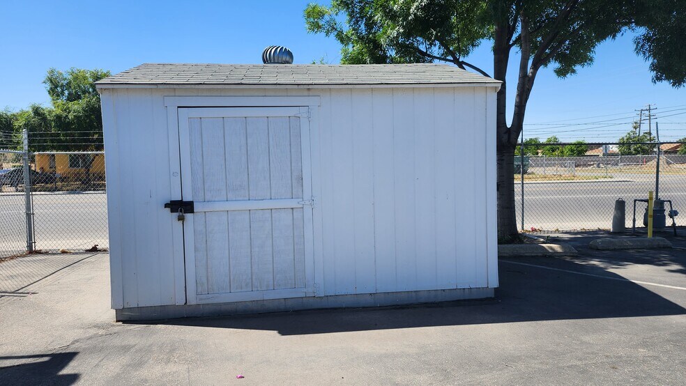 More Photos Of 1030 Brundage Ln, Bakersfield Religious Facility For Sale