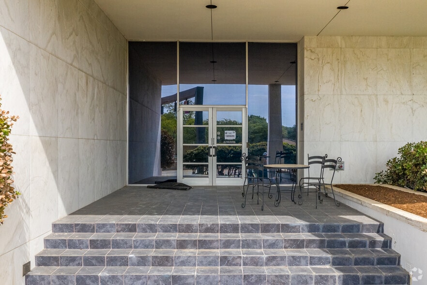 More Photos Of 6440 N Central Expy, Dallas Office For Lease