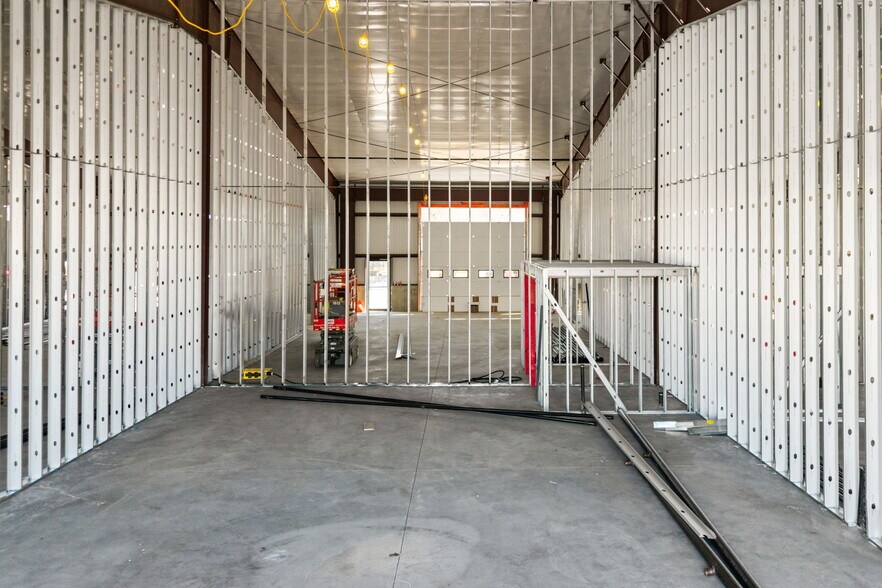 More Photos Of 128 Newbury St, Peabody Unknown For Lease