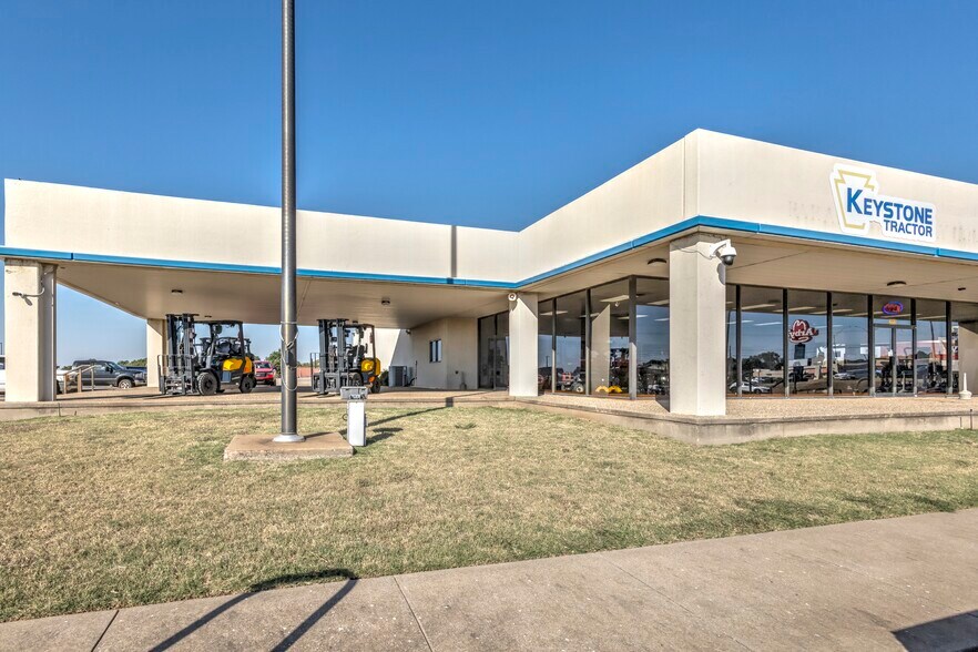 More Photos Of 1909 N Highway 81, Duncan Auto Dealership For Sale