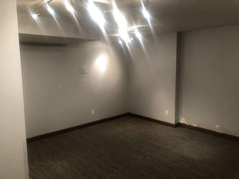 More Photos Of 115 7th St, Rockford Medical For Sale