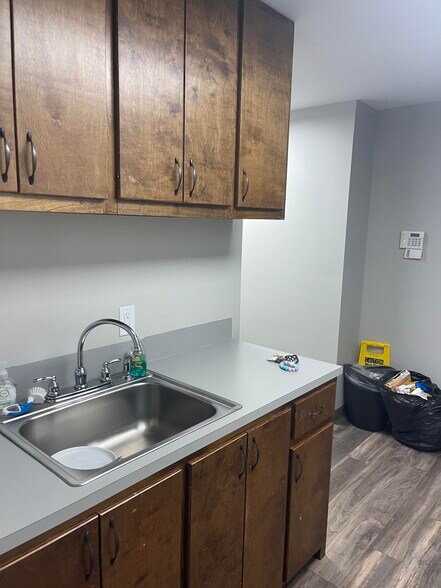 More Photos Of 2032 Wooddale Blvd, Baton Rouge Office For Lease