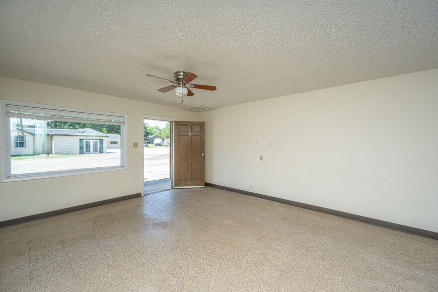 More Photos Of 1058 Edgewater Rd, Pineville Hotel For Sale