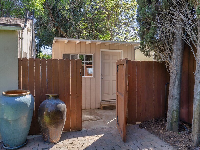 More Photos Of 5233 Lemp Ave, North Hollywood Multifamily For Sale