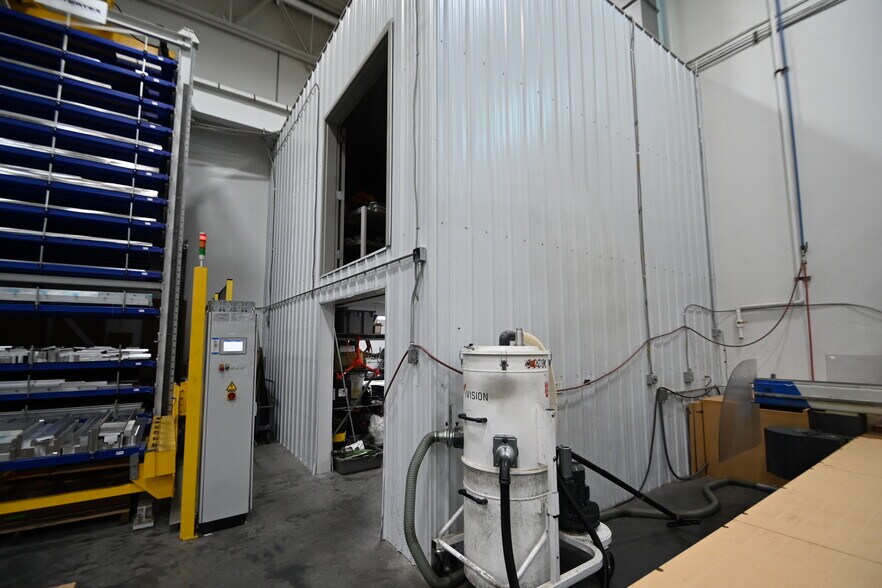 More Photos Of 3301 124th Ave S, Horace Manufacturing For Sale