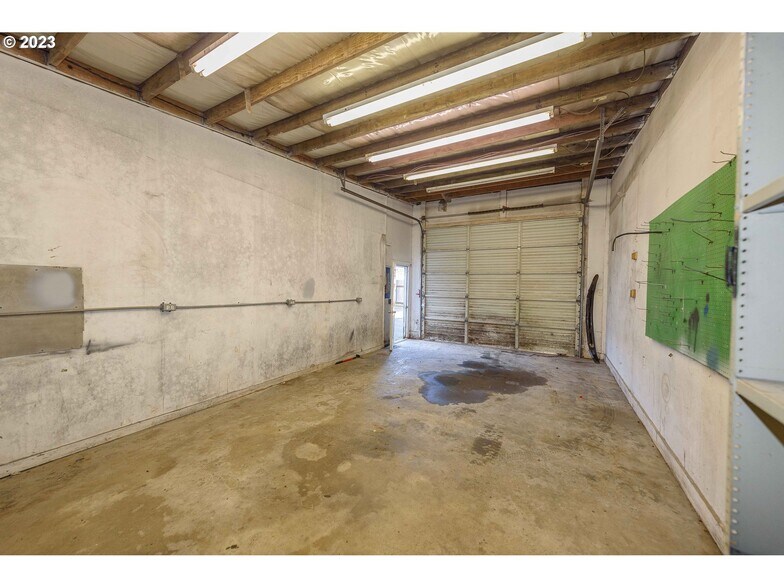 More Photos Of 1515 Newmark Ave, Coos Bay Auto Dealership For Sale