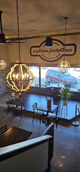 More Photos Of 124 S Broadway St, Coweta Storefront For Sale