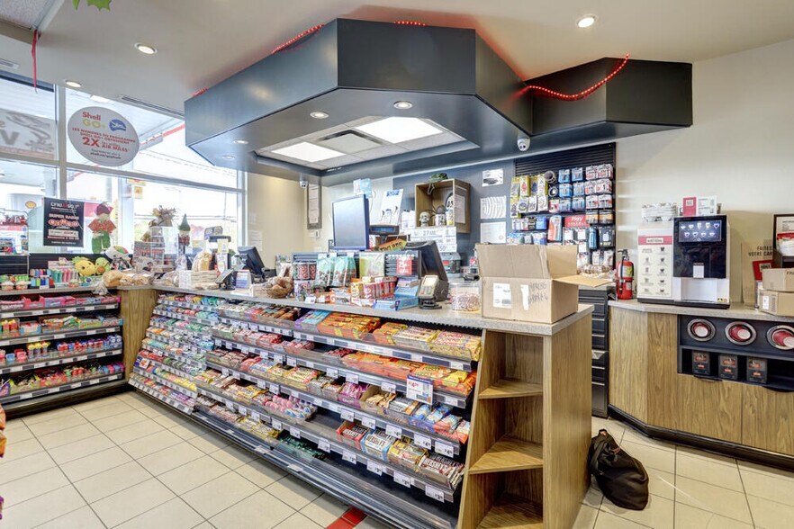 More Photos Of 600 Rue De La Visitation, Saint-charles-borromee Convenience Store For Sale