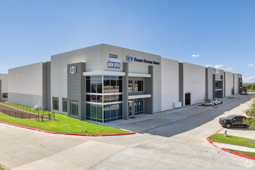 More Photos Of 3210 N Central Expy, McKinney Unknown For Lease