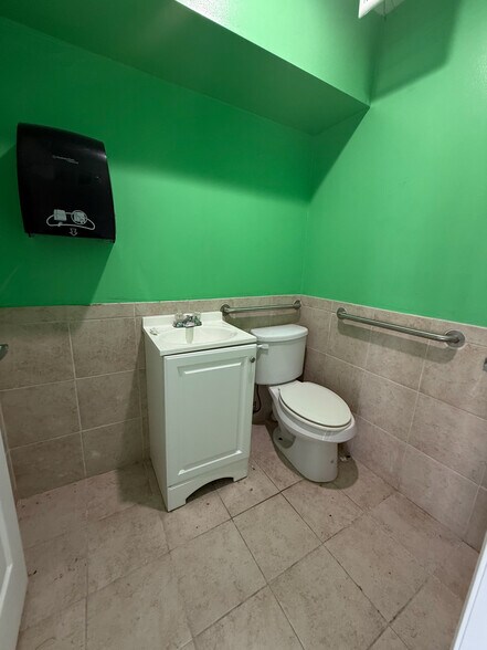 More Photos Of 11611 Homestead Rd, Houston Freestanding For Lease