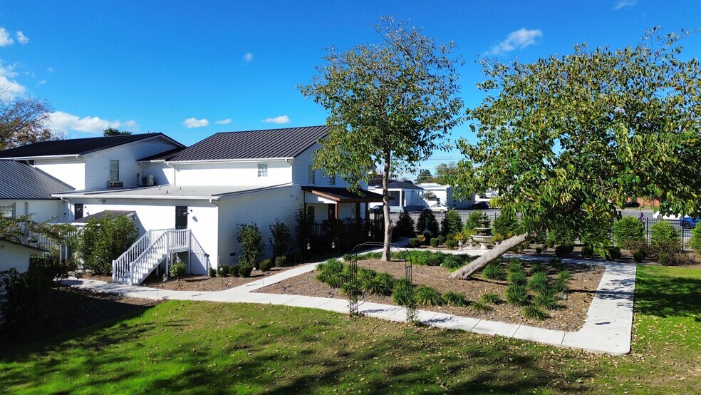 More Photos Of 102 Live Oak St, Tabor City Restaurant For Sale