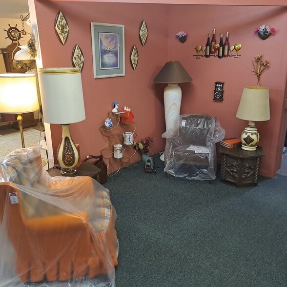 More Photos Of 1003 W 3rd St, Alliance Freestanding For Sale