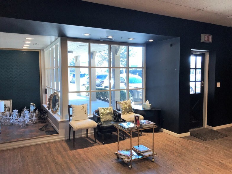 More Photos Of 100-130 Barrington Commons Ct, Barrington Unknown For Lease