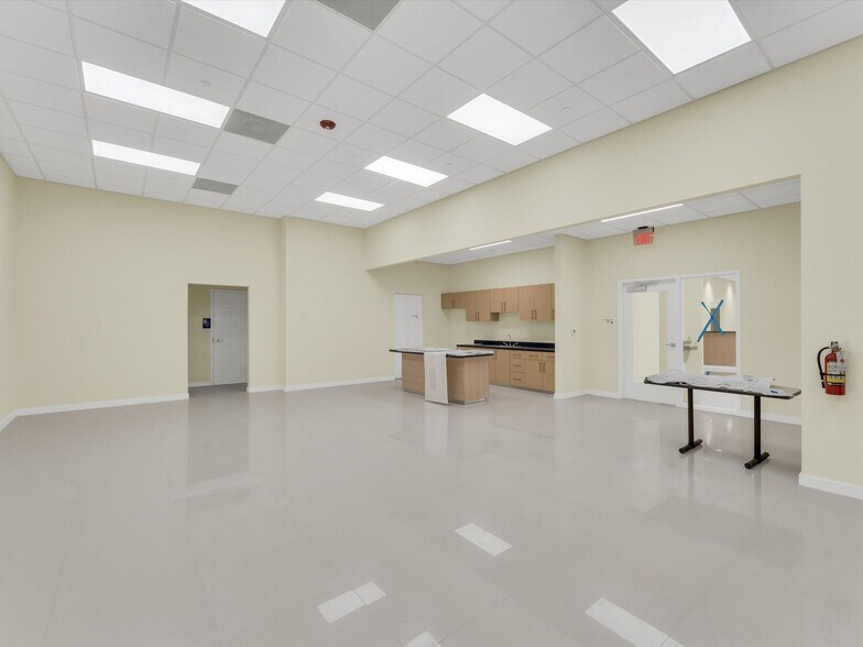 More Photos Of 3301 NW 107th Ave, Miami Research And Development For Lease