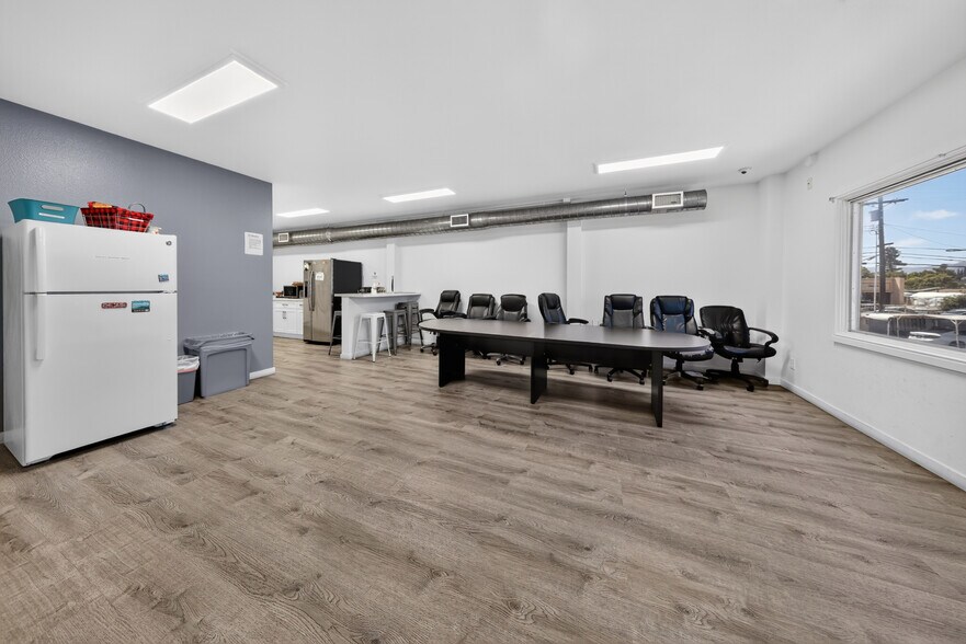 More Photos Of 20847 Sherman Way, Canoga Park Office For Sale