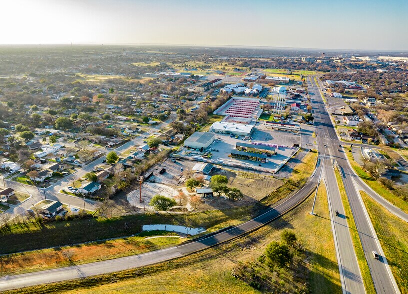 More Photos Of 1600 S General Mcmullen Dr, San Antonio Land For Lease