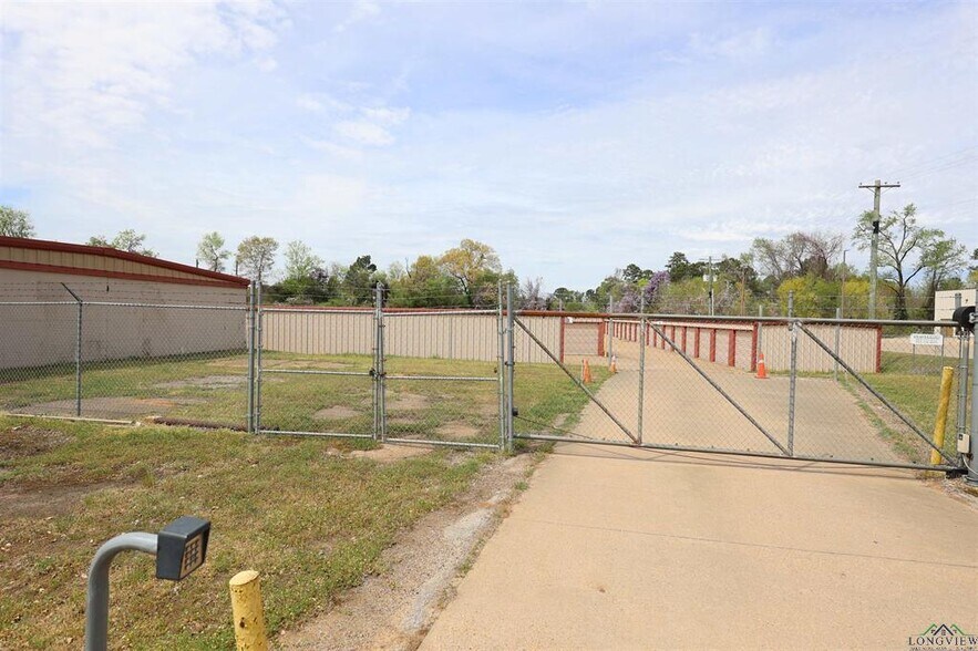 More Photos Of 1609 N Main St, Gladewater Land For Sale