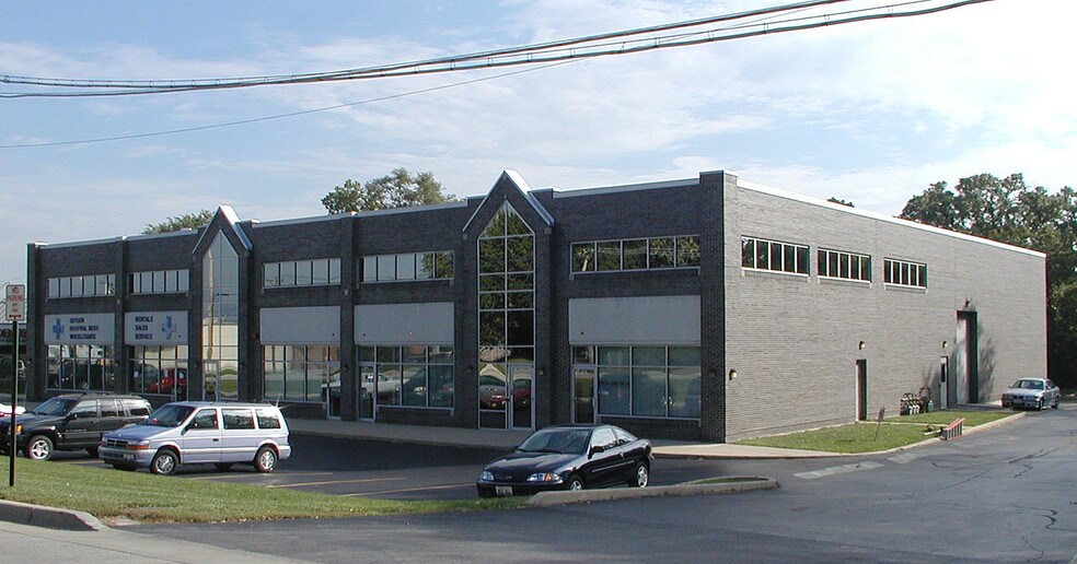 More Photos Of 401 E North Ave, Villa Park General Retail For Lease