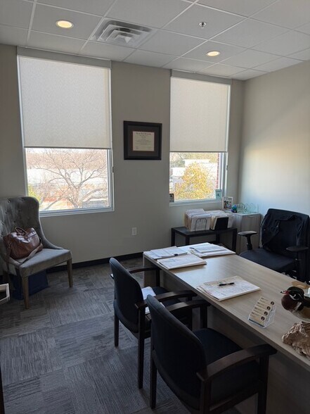 More Photos Of 200 E 8th St, Georgetown Storefront Retail Office For Lease