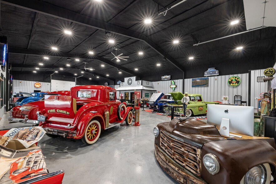 More Photos Of 1229 TX-36, Caldwell General Retail For Sale