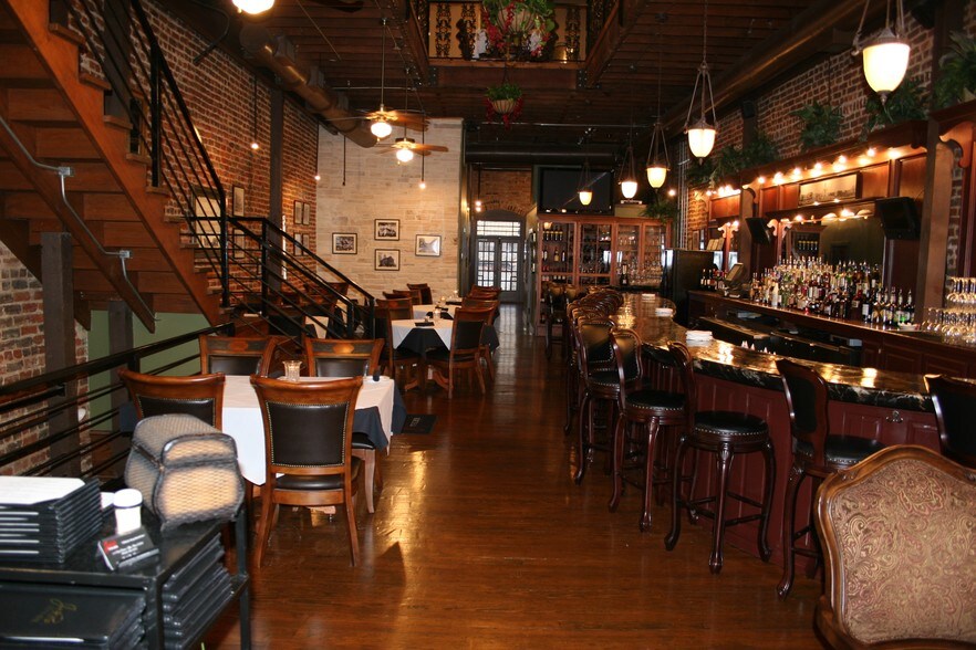 More Photos Of 111 E Erwin St, Tyler Storefront Retail Office For Lease