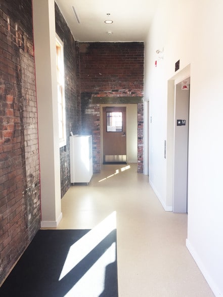 More Photos Of 2010 11th St SW, Calgary Office For Sale