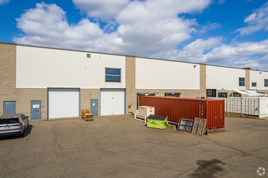 More Photos Of 4400-4424 Louis-B.-Mayer, Laval Flex For Sale