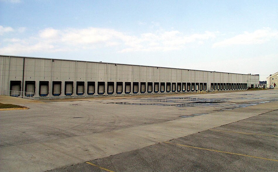 More Photos Of 415 Axminister Dr, Fenton Warehouse For Lease