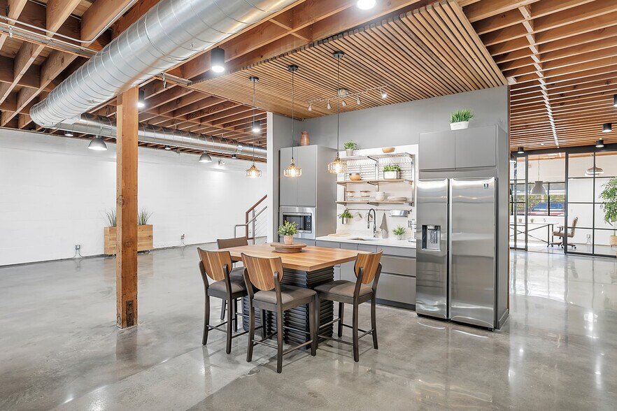 More Photos Of 5055 Exposition Blvd, Los Angeles Loft Creative Space For Lease