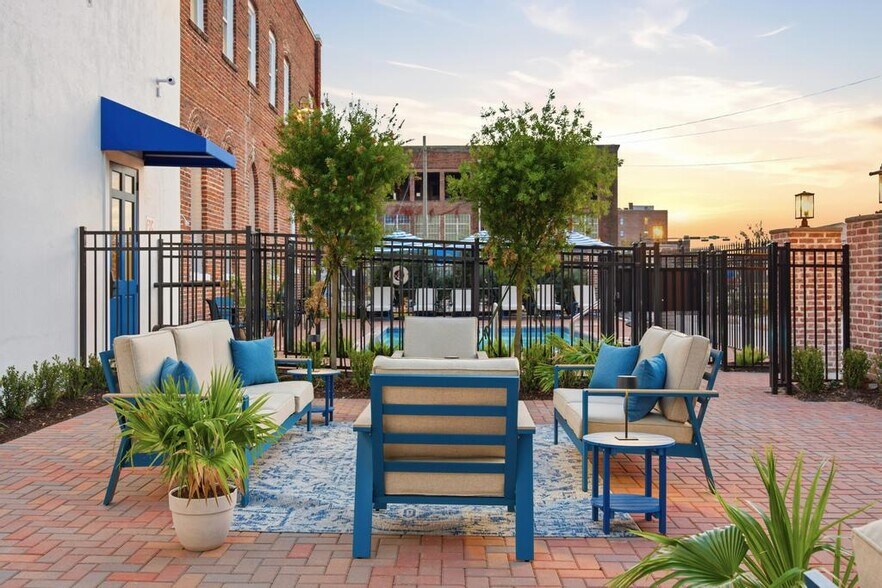 More Photos Of 525 Beaver St, Jacksonville Cemetery Mausoleum For Lease