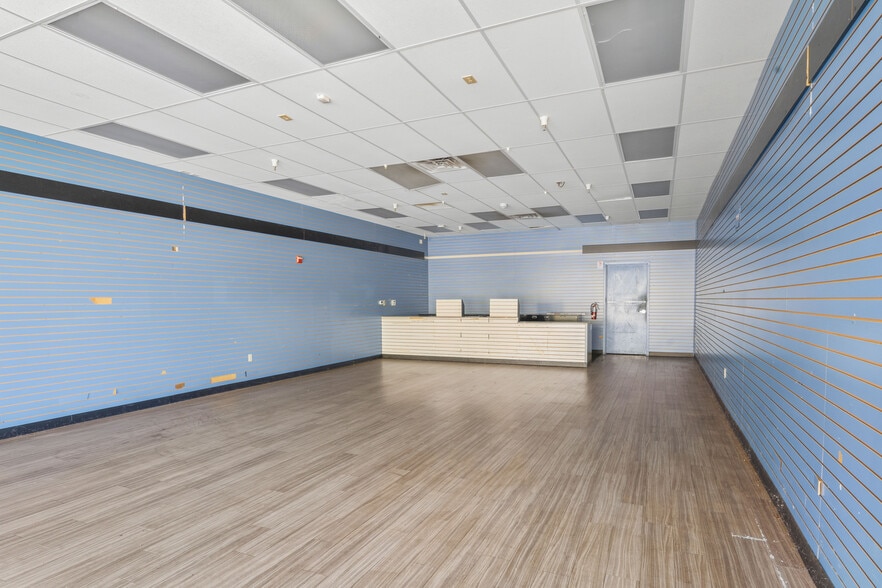 More Photos Of 1212-1214 Airport Park Blvd, Ukiah Freestanding For Lease