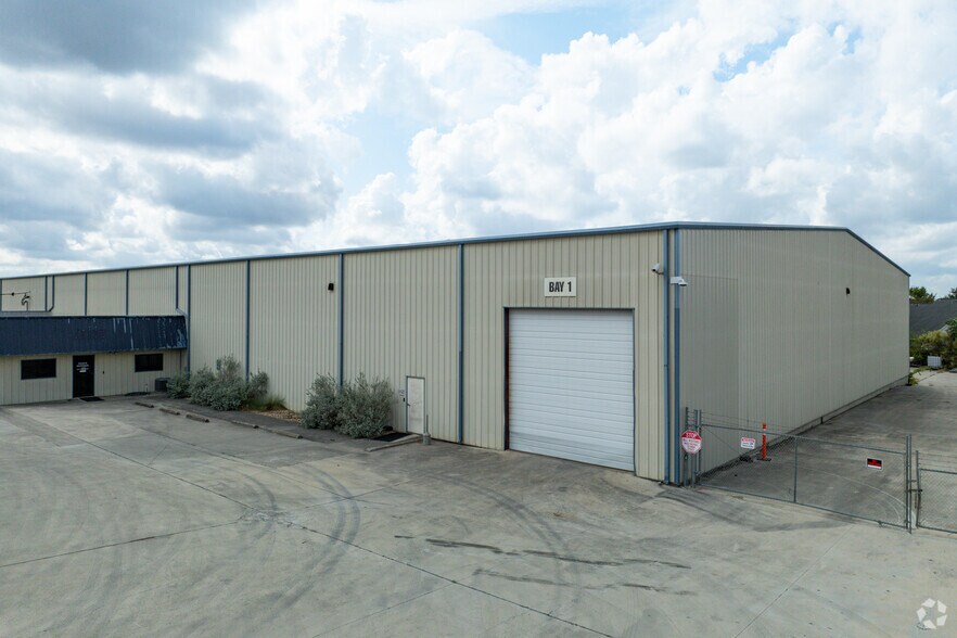 More Photos Of 1300 Goforth Rd, Kyle Warehouse For Lease