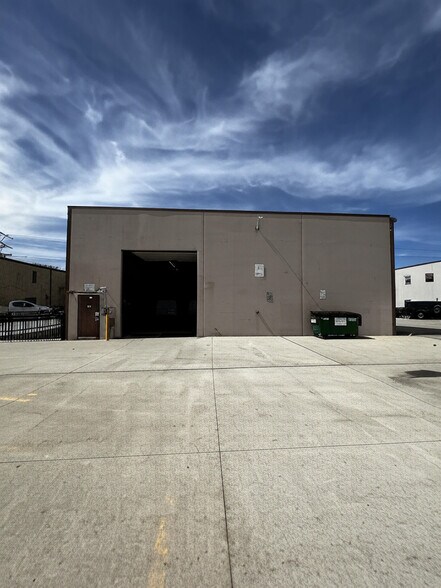 More Photos Of 115 N Prospect Ave, Itasca Showroom For Sale