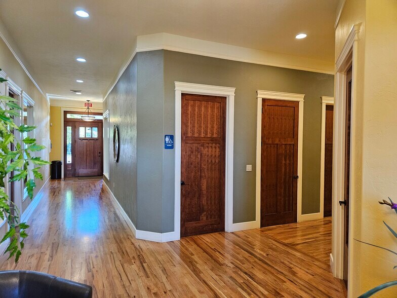 More Photos Of 4497 Brown Ridge Ter, Medford Office For Sale