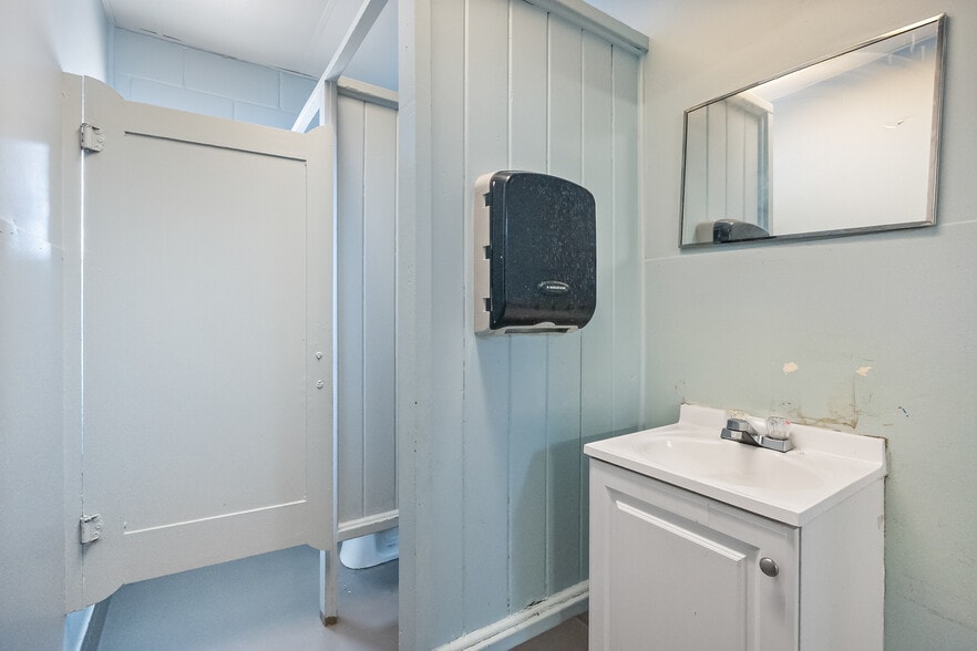 More Photos Of 855 W Desoto St, Clermont Specialty For Lease