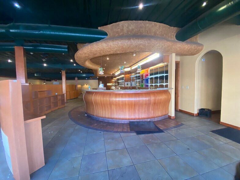 More Photos Of 3504 Highway 365, Nederland General Retail For Lease