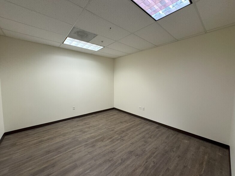 More Photos Of 4446-4450 Park Heights Ave, Baltimore Storefront For Lease