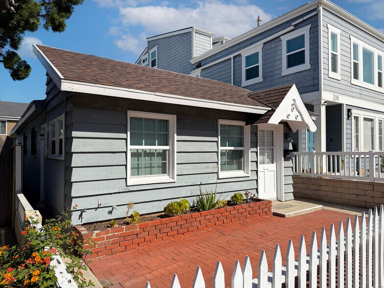 More Photos Of 207 38th St, Newport Beach Multifamily For Sale
